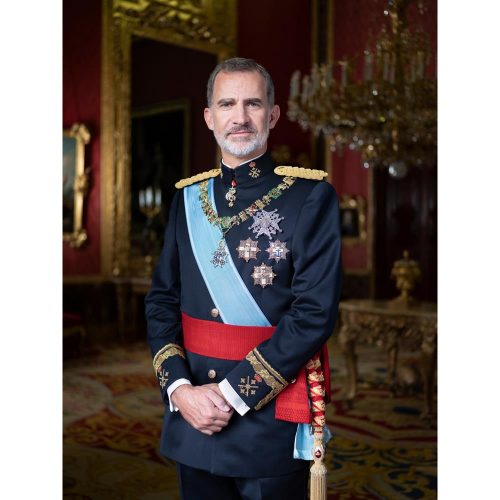 Fotografía oficial de S.M. el Rey Don Felipe VI con uniforme de gala de Capitán General del Ejército de Tierra